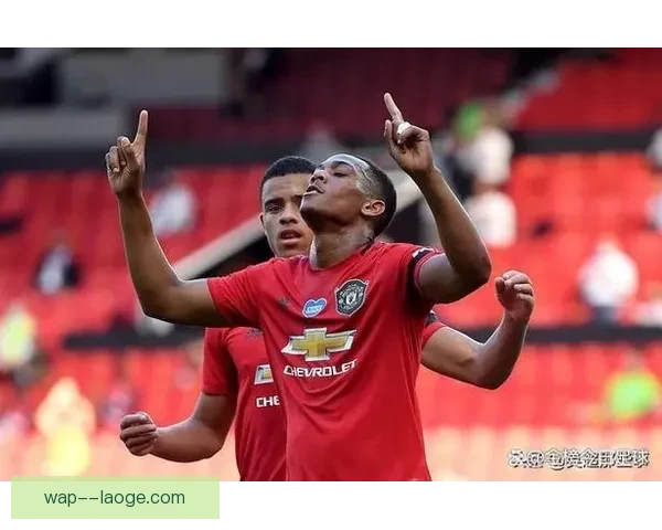 利物浦与曼城榜首缠斗升级英超争冠悬念被持续拉到赛季极致时刻点